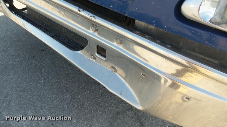 image for item DB3358 2001 International 9400i semi truck