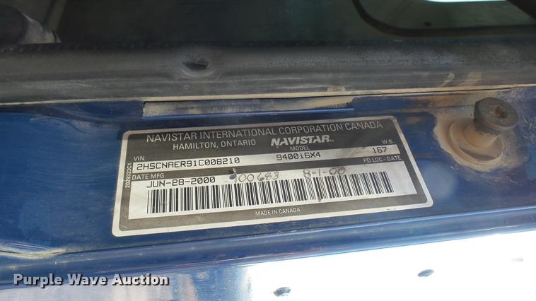 image for item DB3358 2001 International 9400i semi truck