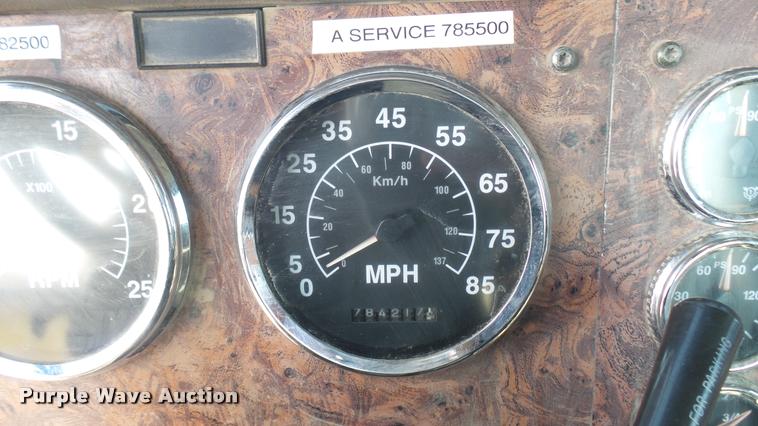 image for item DB3358 2001 International 9400i semi truck