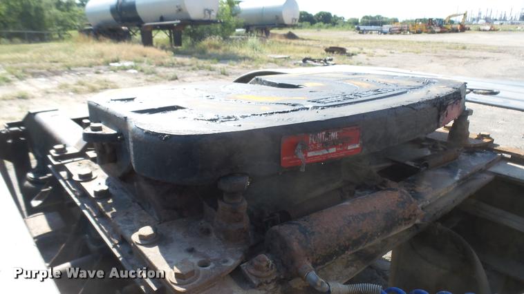 image for item DB3358 2001 International 9400i semi truck