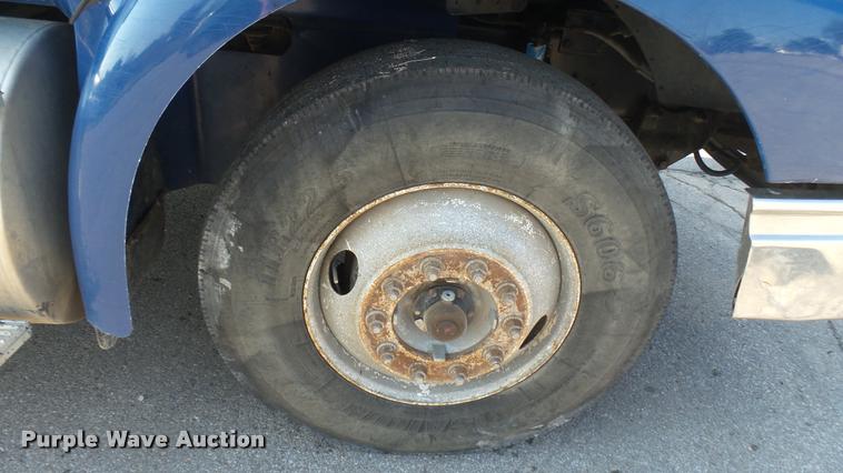 image for item DB3358 2001 International 9400i semi truck