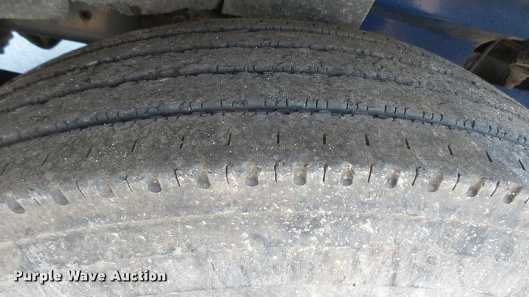 image for item DB3358 2001 International 9400i semi truck