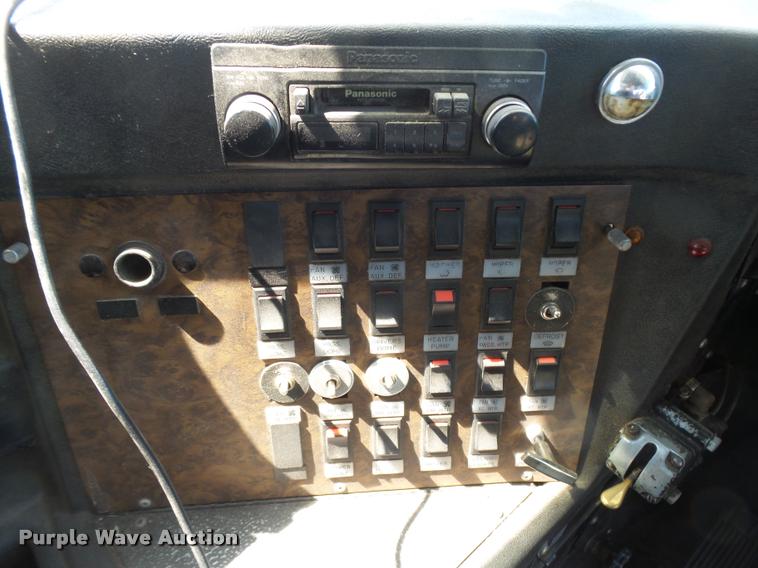 image for item DB6239 1991 International 3800 school bus