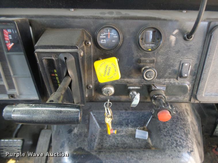 image for item DB6239 1991 International 3800 school bus