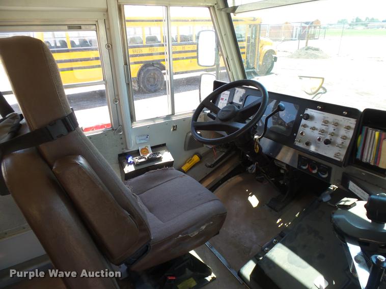 image for item DB6240 2000 Workhorse P30 Blue Bird school bus