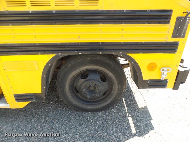 image for item DB6240 2000 Workhorse P30 Blue Bird school bus