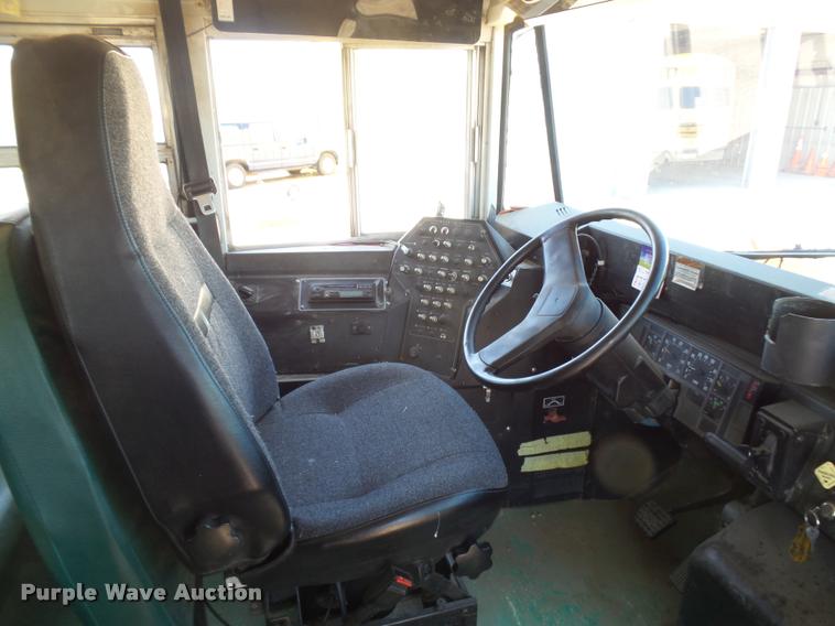 image for item DB6241 2001 International 3800 school bus