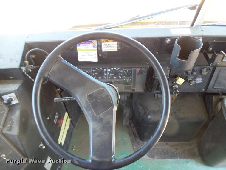 image for item DB6241 2001 International 3800 school bus