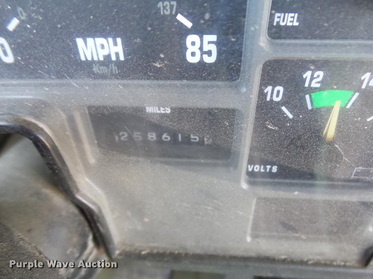 image for item DB6241 2001 International 3800 school bus