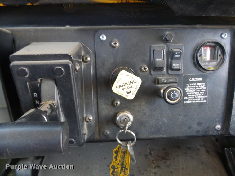 image for item DB6241 2001 International 3800 school bus