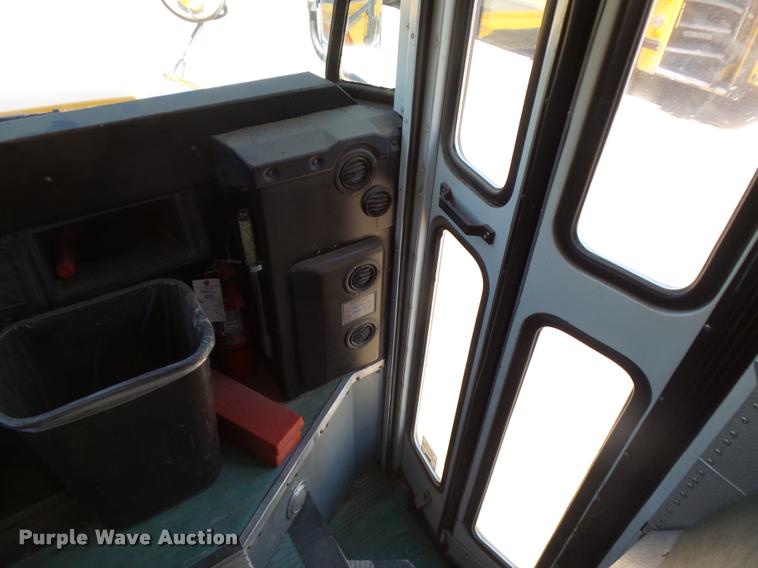 image for item DB6241 2001 International 3800 school bus