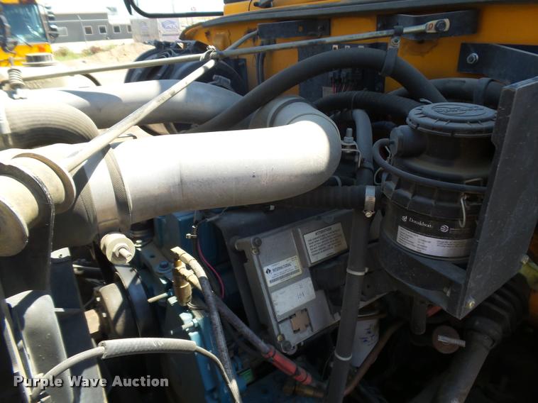 image for item DB6241 2001 International 3800 school bus