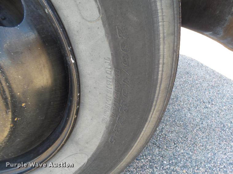 image for item DB6241 2001 International 3800 school bus