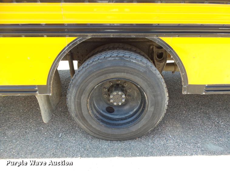 image for item DB6241 2001 International 3800 school bus