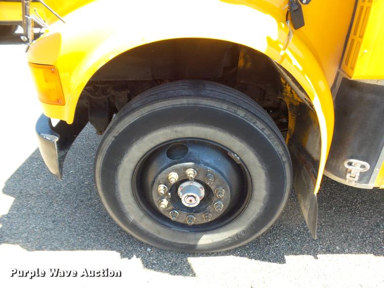 image for item DB6241 2001 International 3800 school bus
