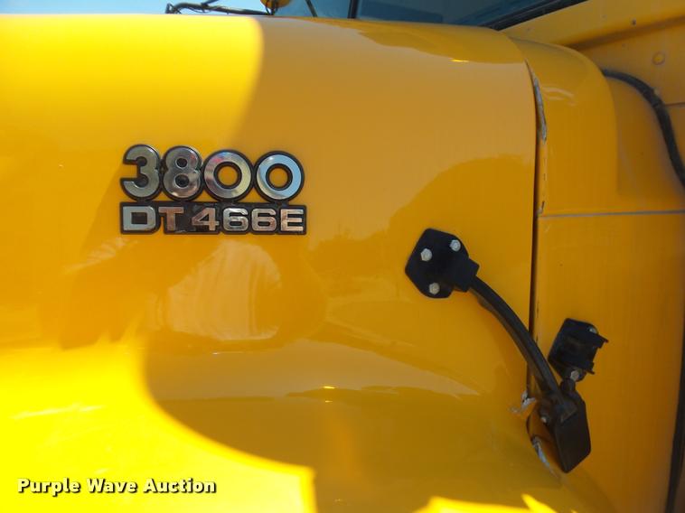 image for item DB6241 2001 International 3800 school bus