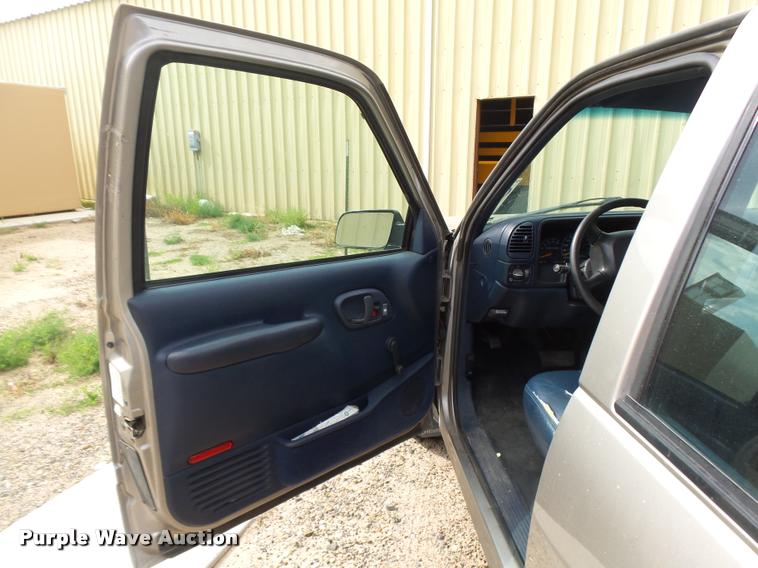 image for item DB6243 1999 Chevrolet Suburban C1500 SUV