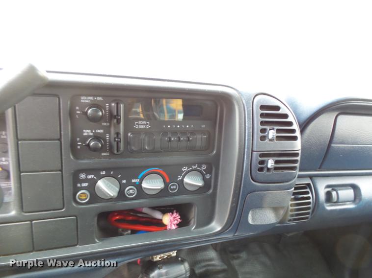 image for item DB6243 1999 Chevrolet Suburban C1500 SUV