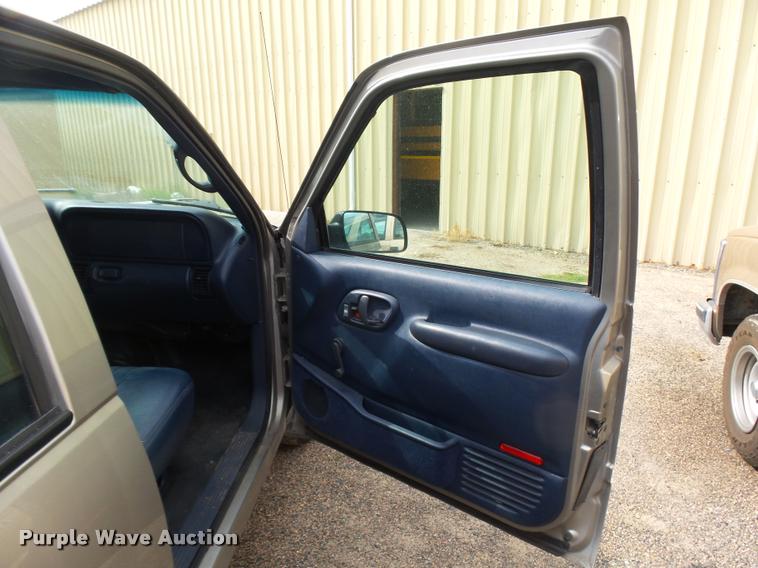 image for item DB6243 1999 Chevrolet Suburban C1500 SUV