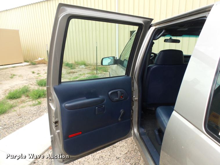 image for item DB6243 1999 Chevrolet Suburban C1500 SUV