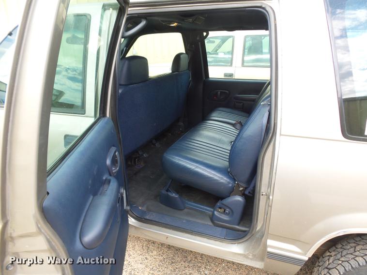 image for item DB6243 1999 Chevrolet Suburban C1500 SUV
