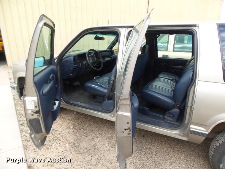 image for item DB6243 1999 Chevrolet Suburban C1500 SUV