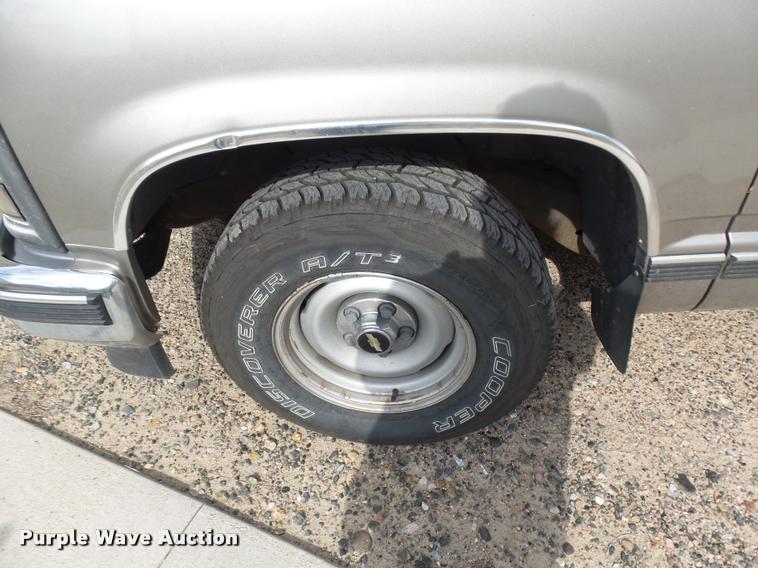 image for item DB6243 1999 Chevrolet Suburban C1500 SUV