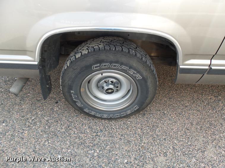 image for item DB6243 1999 Chevrolet Suburban C1500 SUV