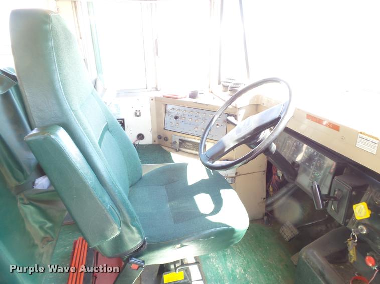 image for item DB6247 1993 International 3800 school bus