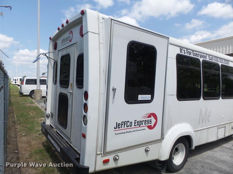 image for item DB6495 2010 Ford Econoline E450 Super Duty shuttle bus