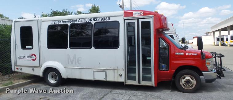 image for item DB6495 2010 Ford Econoline E450 Super Duty shuttle bus
