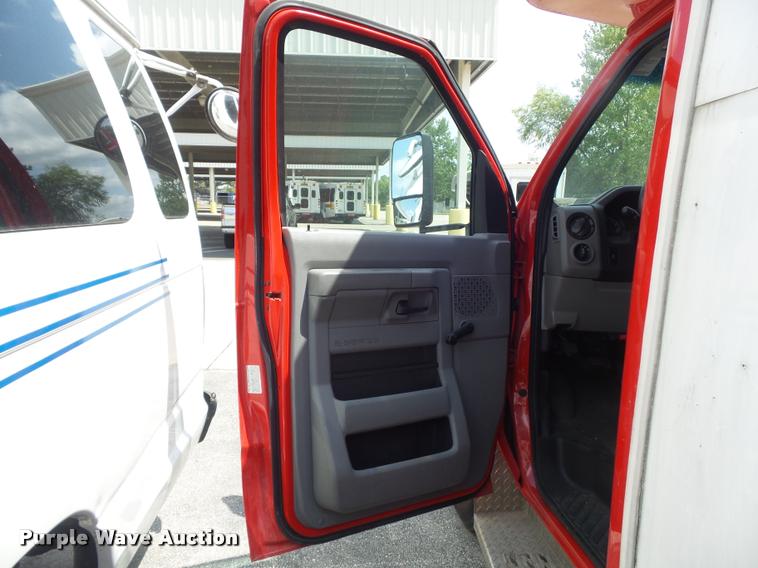 image for item DB6495 2010 Ford Econoline E450 Super Duty shuttle bus