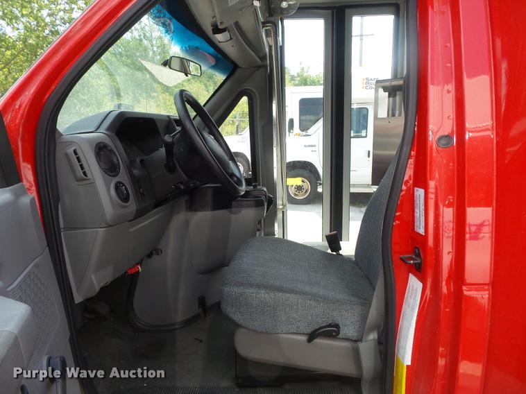 image for item DB6495 2010 Ford Econoline E450 Super Duty shuttle bus