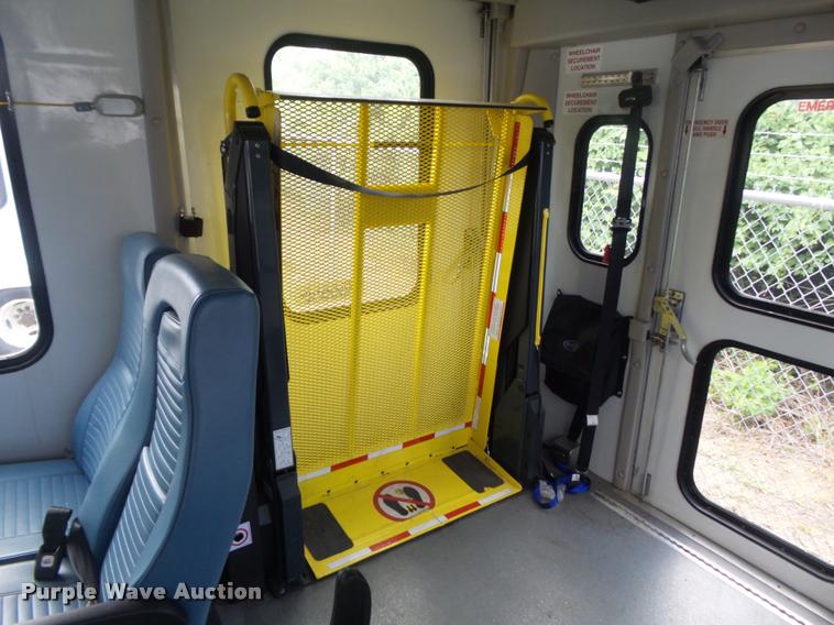 image for item DB6495 2010 Ford Econoline E450 Super Duty shuttle bus