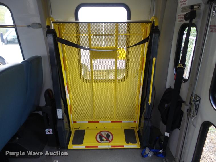 image for item DB6495 2010 Ford Econoline E450 Super Duty shuttle bus