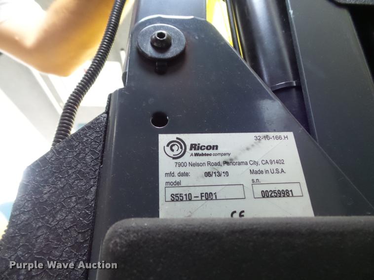 image for item DB6495 2010 Ford Econoline E450 Super Duty shuttle bus