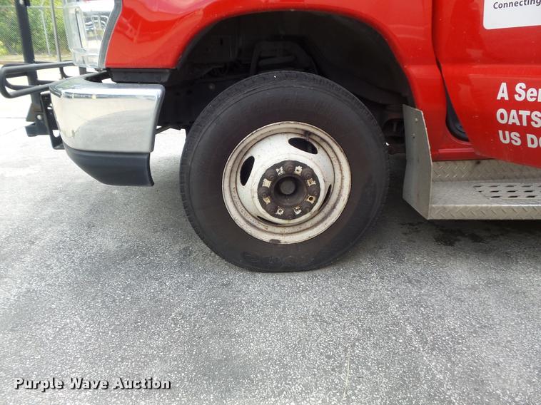 image for item DB6495 2010 Ford Econoline E450 Super Duty shuttle bus