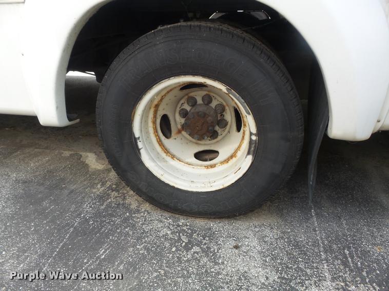 image for item DB6495 2010 Ford Econoline E450 Super Duty shuttle bus