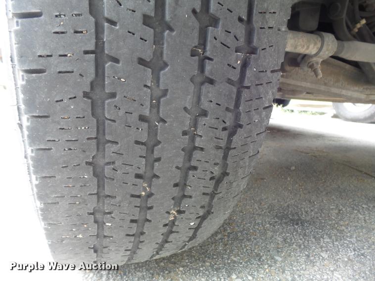 image for item DB6495 2010 Ford Econoline E450 Super Duty shuttle bus