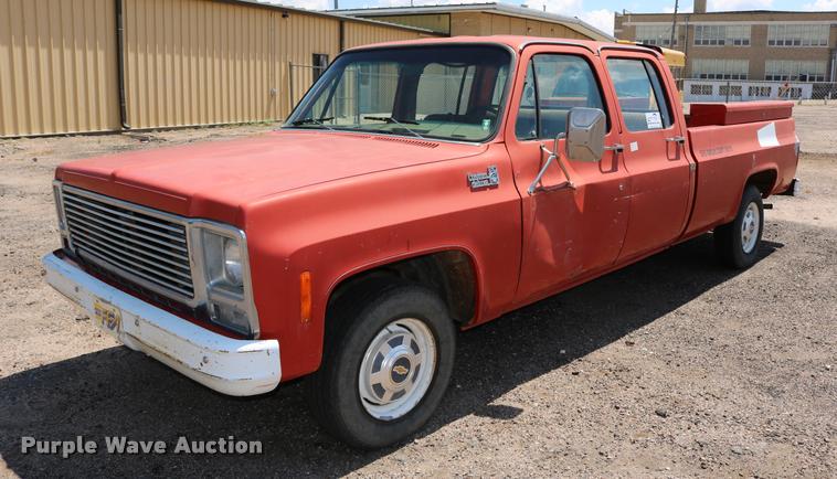 image for item DB9270 1980 Chevrolet Custom Deluxe 20 Crew Cab pickup truck