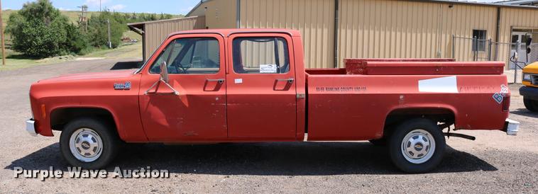 image for item DB9270 1980 Chevrolet Custom Deluxe 20 Crew Cab pickup truck