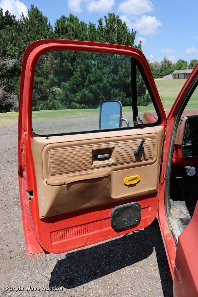 image for item DB9270 1980 Chevrolet Custom Deluxe 20 Crew Cab pickup truck