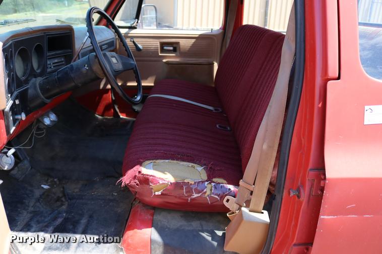 image for item DB9270 1980 Chevrolet Custom Deluxe 20 Crew Cab pickup truck