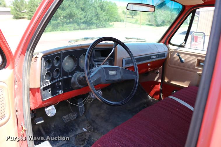 image for item DB9270 1980 Chevrolet Custom Deluxe 20 Crew Cab pickup truck