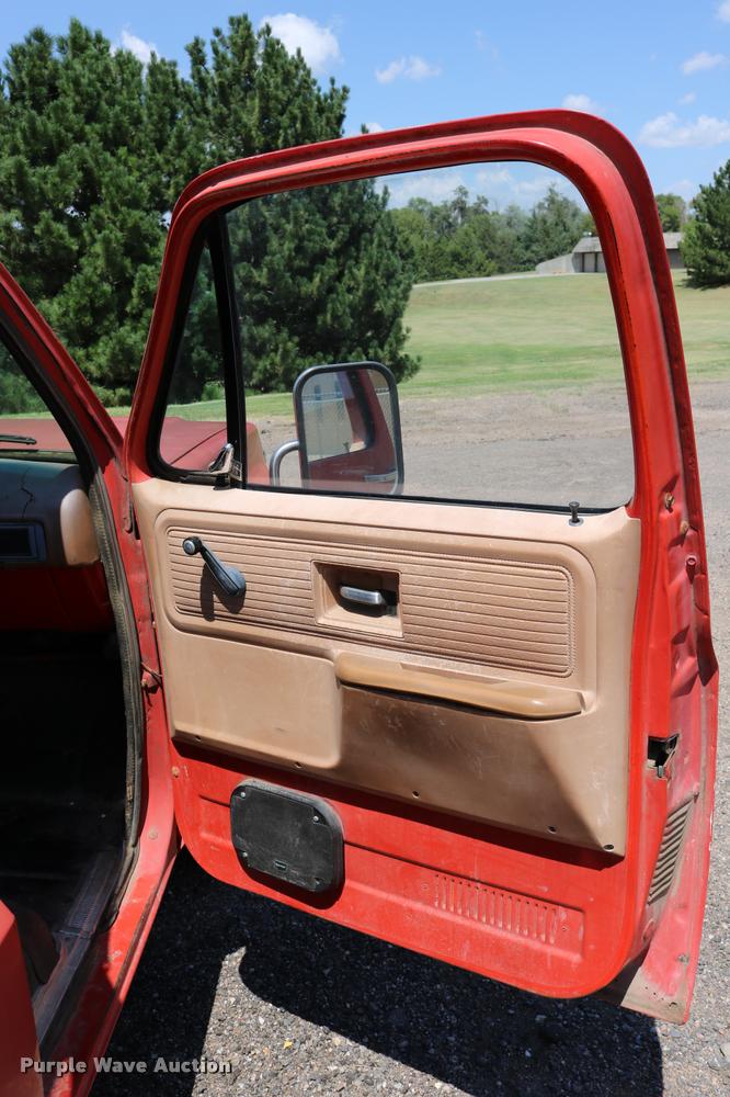image for item DB9270 1980 Chevrolet Custom Deluxe 20 Crew Cab pickup truck