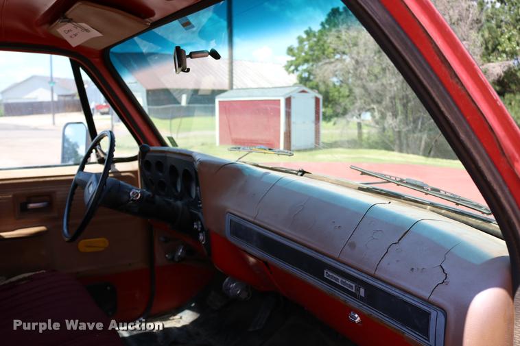 image for item DB9270 1980 Chevrolet Custom Deluxe 20 Crew Cab pickup truck