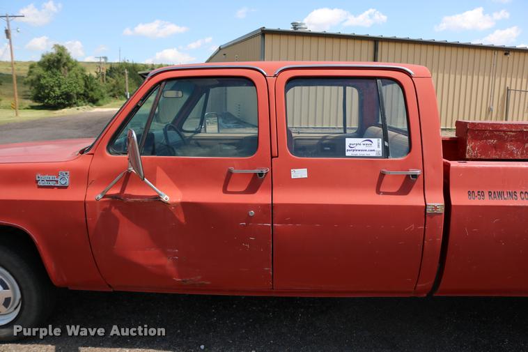 image for item DB9270 1980 Chevrolet Custom Deluxe 20 Crew Cab pickup truck