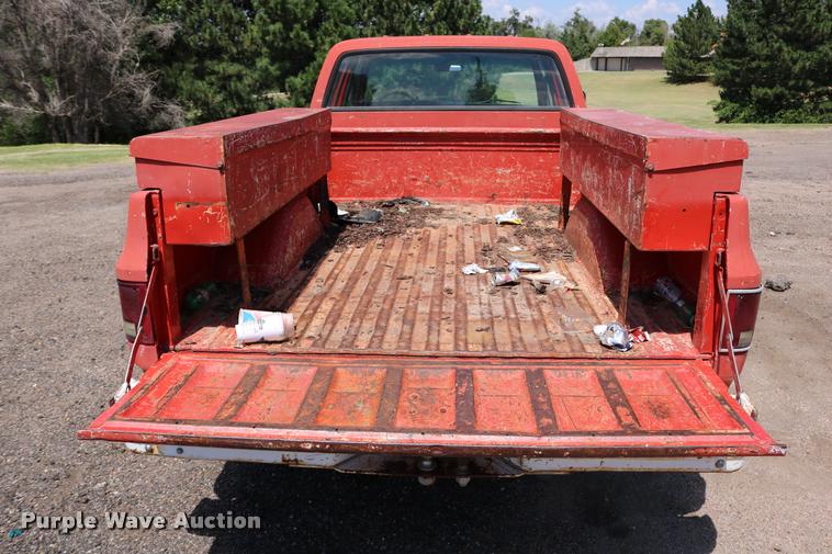 image for item DB9270 1980 Chevrolet Custom Deluxe 20 Crew Cab pickup truck