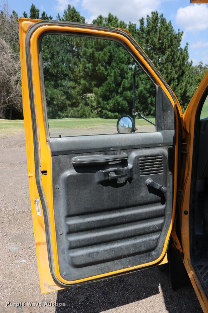 image for item DB9271 1995 Ford Econoline E350 Collins school bus