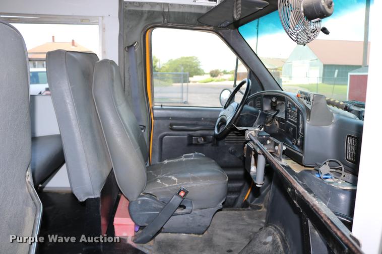 image for item DB9271 1995 Ford Econoline E350 Collins school bus
